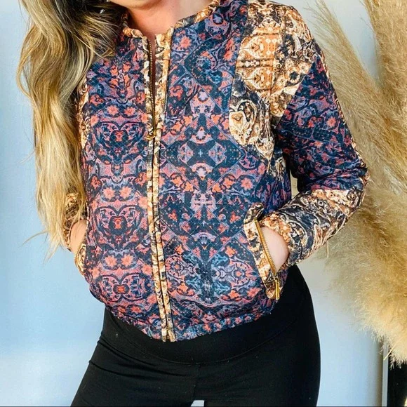 H&M Quilted Printed Blue Gold Tan Zipper Pocket Cropped Moto Bomber Jacket 8 - Picture 2 of 9